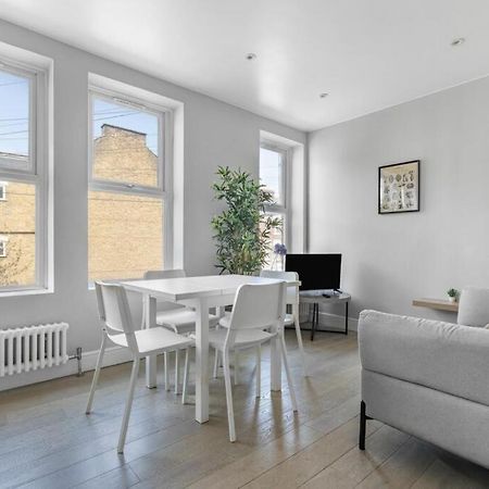 Brilliant 2 Bed Apartment - Spacious, Central & Well-Connected Londra Dış mekan fotoğraf