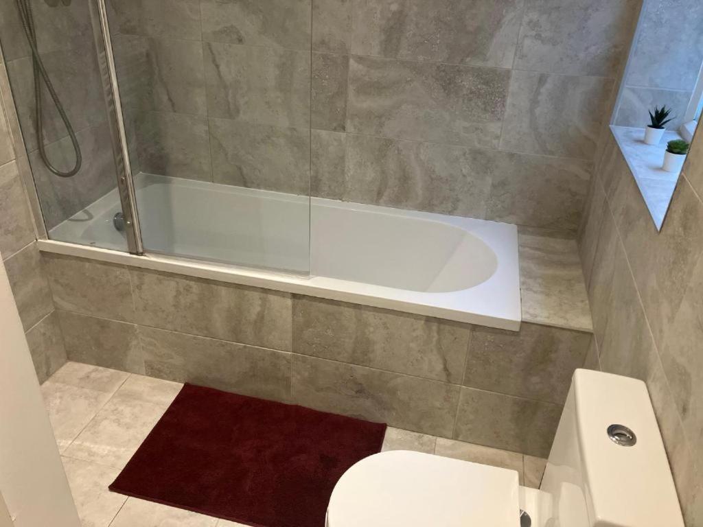 Brilliant 2 Bed Apartment - Spacious, Central & Well-Connected Londra Dış mekan fotoğraf
