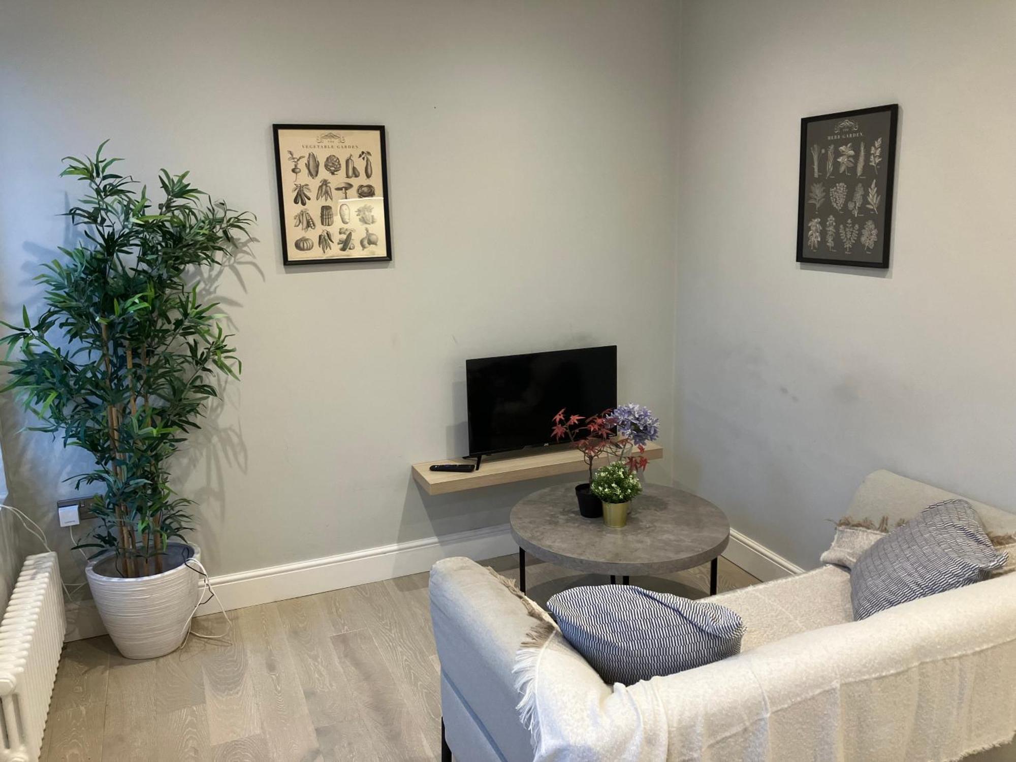 Brilliant 2 Bed Apartment - Spacious, Central & Well-Connected Londra Dış mekan fotoğraf