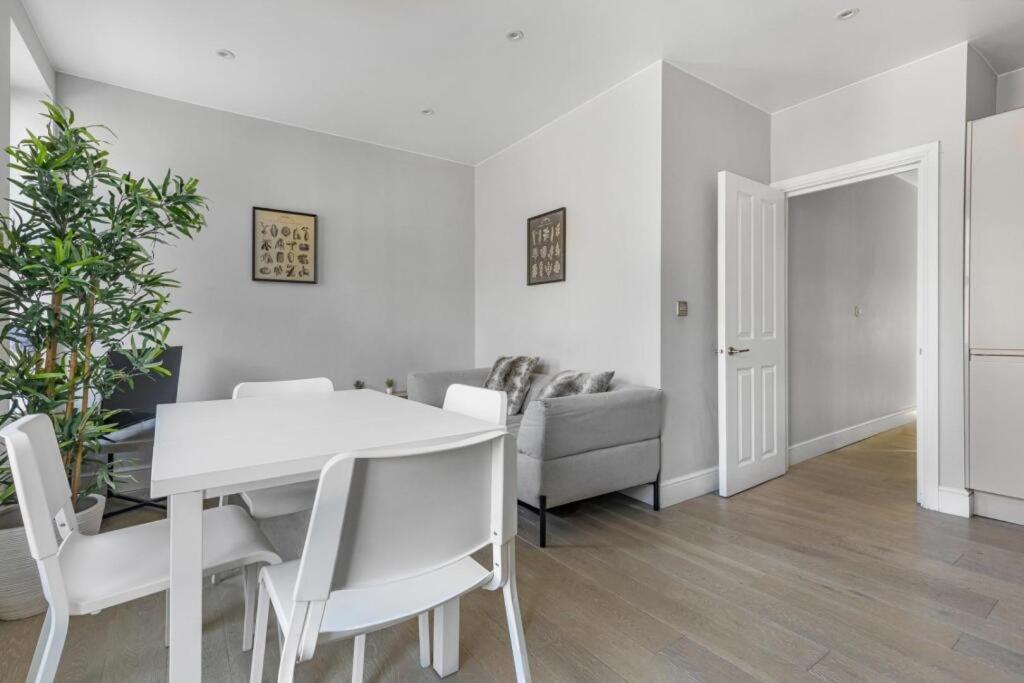 Brilliant 2 Bed Apartment - Spacious, Central & Well-Connected Londra Dış mekan fotoğraf