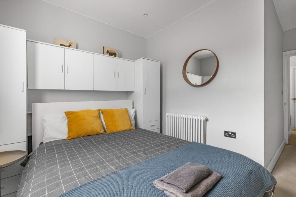 Brilliant 2 Bed Apartment - Spacious, Central & Well-Connected Londra Dış mekan fotoğraf