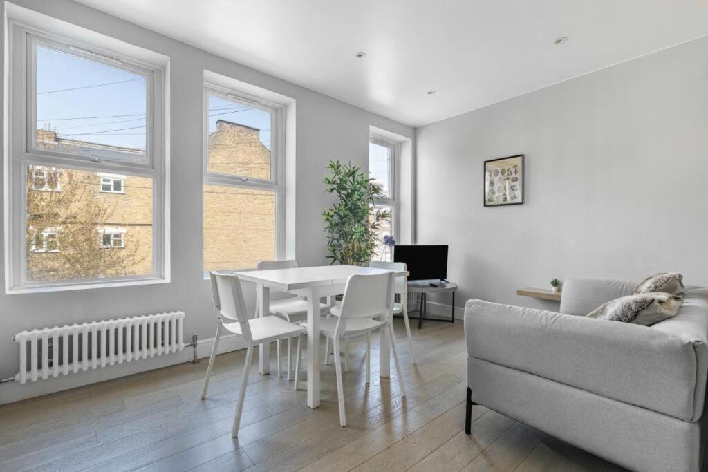 Brilliant 2 Bed Apartment - Spacious, Central & Well-Connected Londra Dış mekan fotoğraf